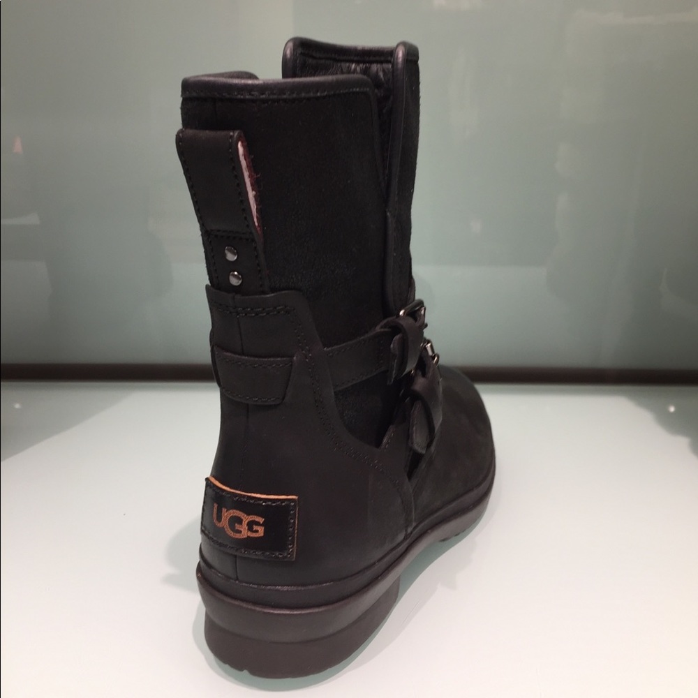 UGG Simmons boots beautiful